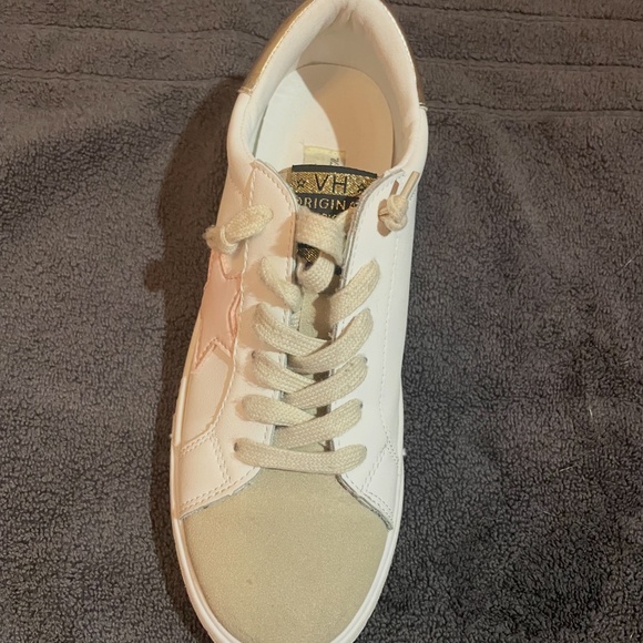 This is a Vintage Havana Bianca sneaker - Picture 5 of 6